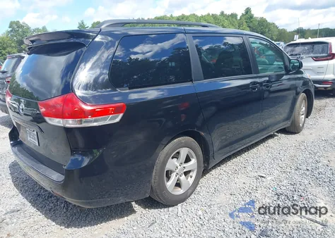 2011 Toyota Sienna Le V6 z USA, uszkodzony, nr VIN 5TDKK3DC2BS074920